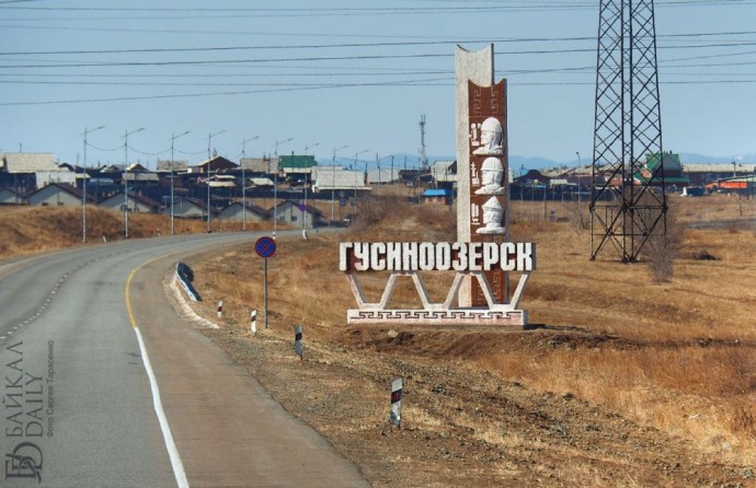 В райцентре в Бурятии пенсионерка продолжает молить о помощи с балкона