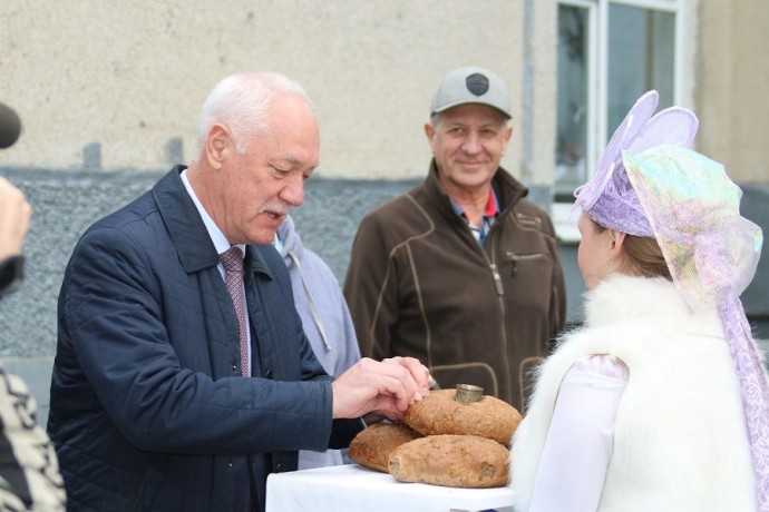 Андрей Брик поздравил учеников школы №47 с праздником «Золотая осень»