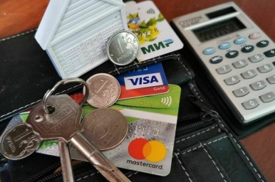Молодежь подсела на кредитные карты