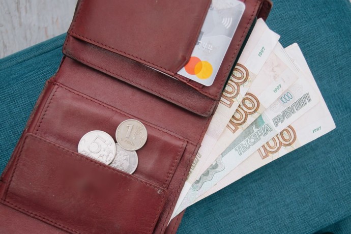 Жительница Каменского района перевела мошенникам 700 тысяч рублей Жительница Каменского района перевела мошенникам 700 тысяч рублей