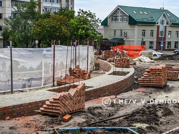 В Белгороде приступили к ремонту входной арки центрального парка
