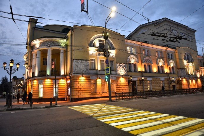 В центре Ярославля приведут в порядок фасады зданий с несогласованными кондиционерами и рекламой