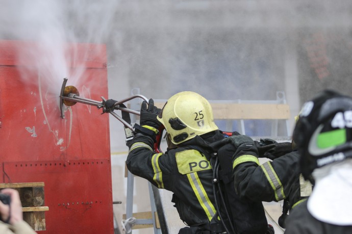 24-летний парень сжег женщину с двумя детьми в российском регионе 24-летний парень сжег женщину с двумя детьми в российском регионе