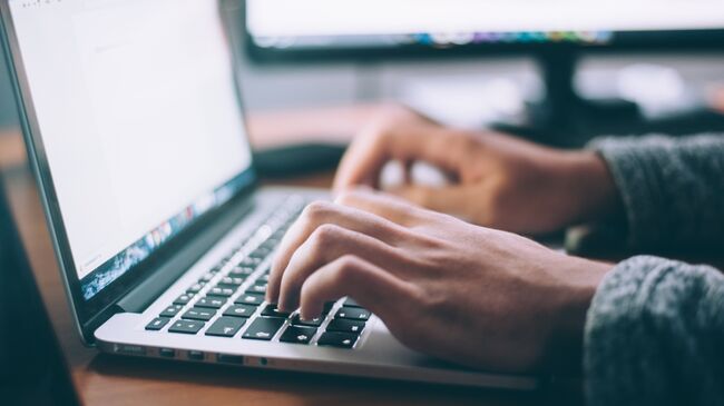 Эксперт рассказал, как мошенники обманывают детей в интернете