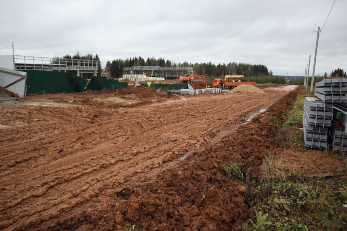 Каток в обмен на дорогу: кировчане жалуются на «убитую» дорогу к школе № 74 Каток в обмен на дорогу: кировчане жалуются на «убитую» дорогу к школе № 74