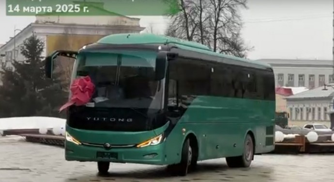 Радий Хабирова рассказал — кому передал ключи от нового автобуса