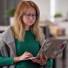 Молодые россияне все чаще ищут работу с помощью нейросетей. Искусственный интеллект улучшает им резюме