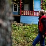 Депутат предложила отобрать телефоны у детей в лагерях