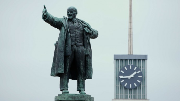 Владимиру Ленину исполнилось  155 лет: главные мифы о вожде революции