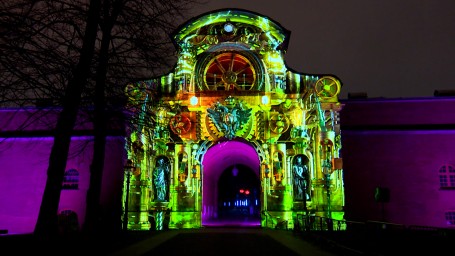 На ноябрьских праздниках Петербург посетили 340 тысяч туристов