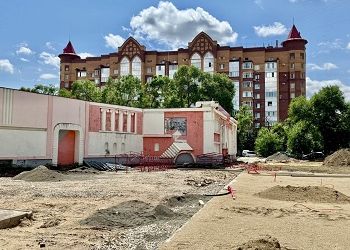 В Благовещенске в будущем сквере на Ленина — Калинина завершили демонтаж старых конструкций