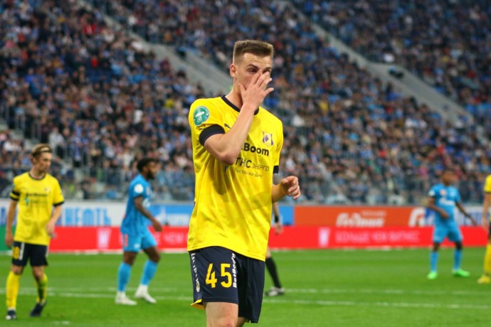 Агент Сильянова отреагировал на информацию об интересе «Зенита» к защитнику «Локомотива» Агент Сильянова отреагировал на информацию об интересе «Зенита» к защитнику «Локомотива»