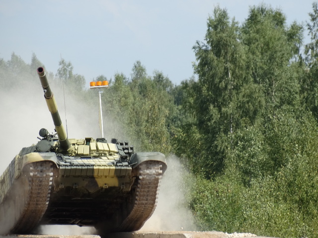 Впервые засветился новейший танк-робот комплекса "Штурм"