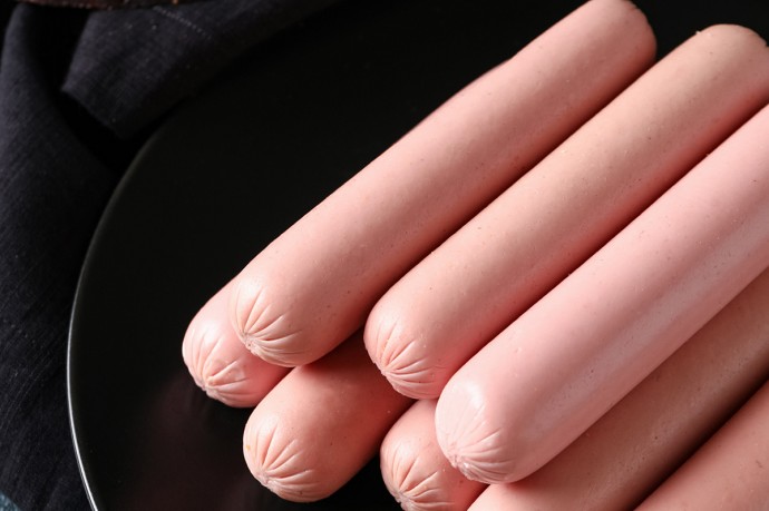 Врачи спасли мальчика, у которого в пищеводе застряла сосиска