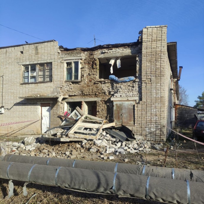 В Кирово-Чепецком районе обрушился фасад жилого дома