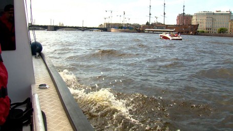 В Петербурге искали нарушителей на реках и каналах