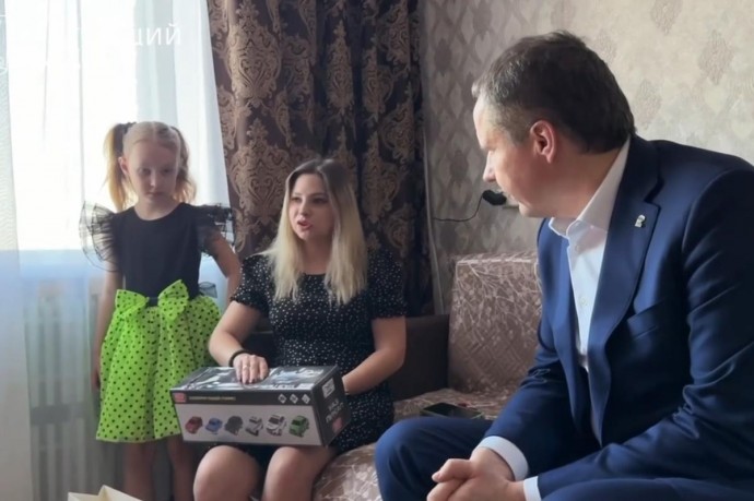 Вячеслав Гладков навестил семью мобилизованного бойца в Старом Осколе