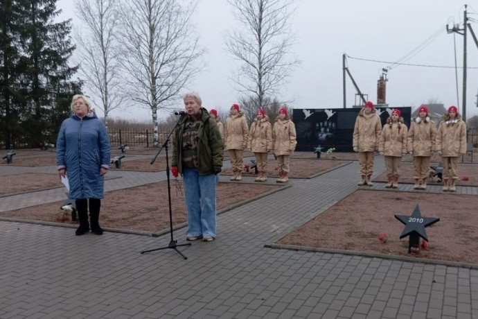 На воинском захоронении в Чудовском округе провели митинг