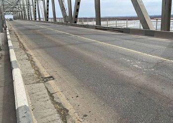 Движение ограничат на старом мосту через Зею в Благовещенске