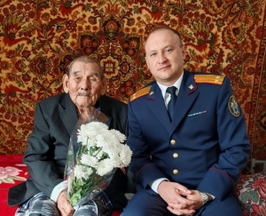 Сотрудники СКР Приморья навестили 101-летнего ветерана Великой Отечественной войны Азнабаева Вахита Аскаровича
