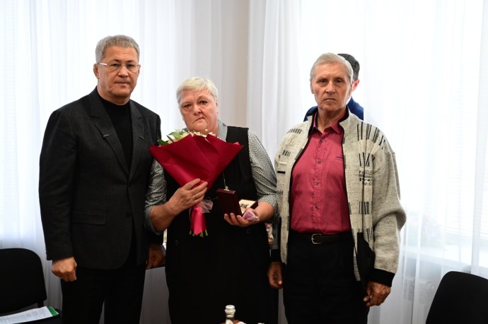 Глава Башкирии вручил награды семьям погибших героев спецоперации