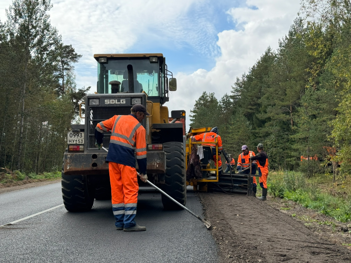 В Боровичском округе подрядчик может завершить ремонт 10 км дороги досрочно
