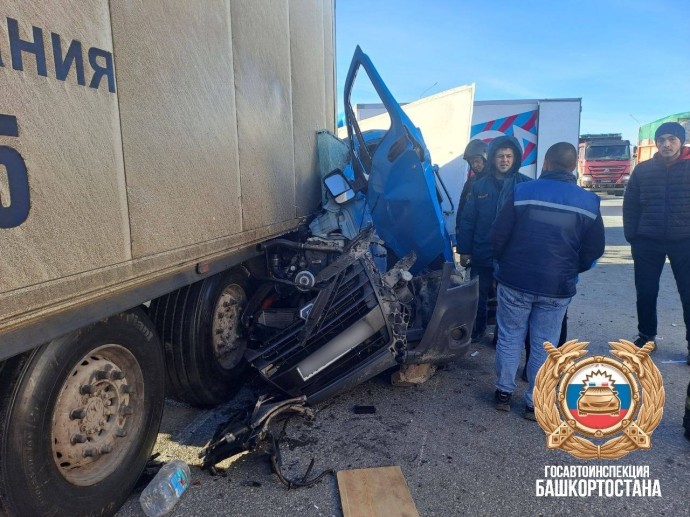 Автомобиль превратился в месиво: страшная авария в Уфимском районе Автомобиль превратился в месиво: страшная авария в Уфимском районе