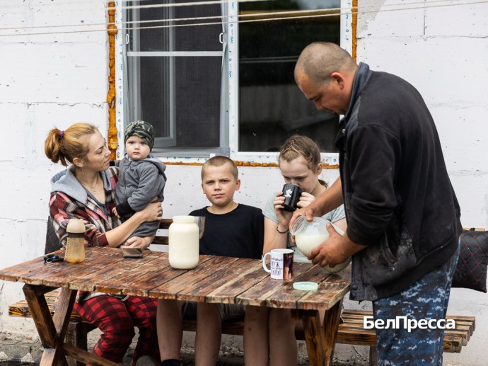 С восходом солнца. Почему на столе у многодетной белгородской семьи всегда есть молоко