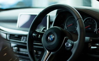 Средняя цена новых автомобилей в России достигла 3,34 млн рублей