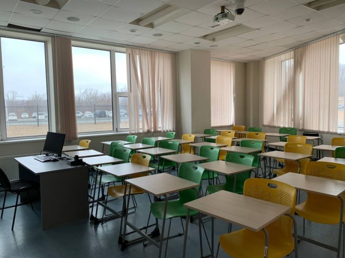 Проверяли подъезды и подвалы: полицейские Владивостока нашли сбежавшую студентку
