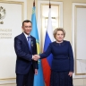 Матвиенко вручила главе Сената Казахстана Ашимбаеву орден Дружбы