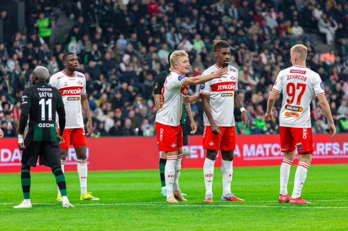 Самолёт с игроками "Спартака" не смог вылететь из Краснодара в Москву