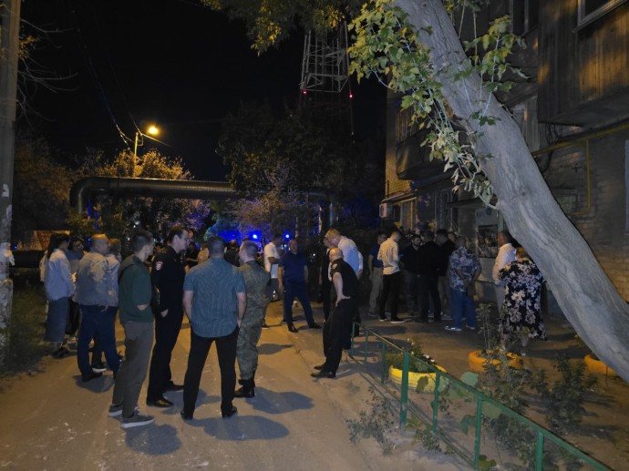 На трещине в стене пятиэтажки на Ляхова в Астрахани установят маячки