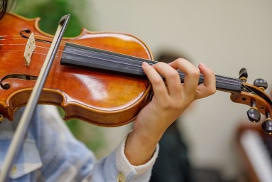 Mos.ru покажет концерт «Вечер классики: флейты, фортепиано, скрипка» в прямом эфире