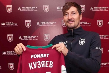 Главный тренер "Рубина" пошутил о переходе Кузяева: "Он просто перепутал билеты"