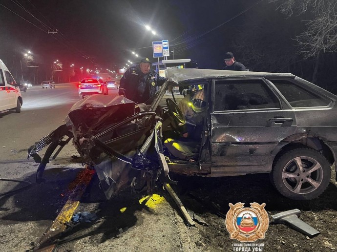 В Уфе во встречном ДТП с иномаркой водитель «ВАЗа» получил серьезные увечья