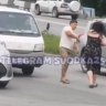 Дорожная ярость: во Владивостоке автоледи устроила драку после ДТП у парка Победы