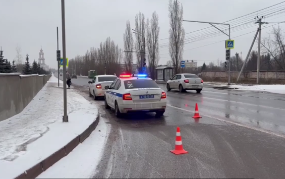 В Курске на проспекте Победы водитель с десятками нарушений сбил школьника на переходе В Курске на проспекте Победы водитель с десятками нарушений сбил школьника на переходе