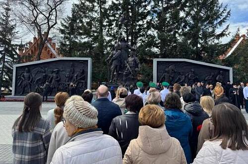 В Благовещенске открыли Монумент защитникам Отечества