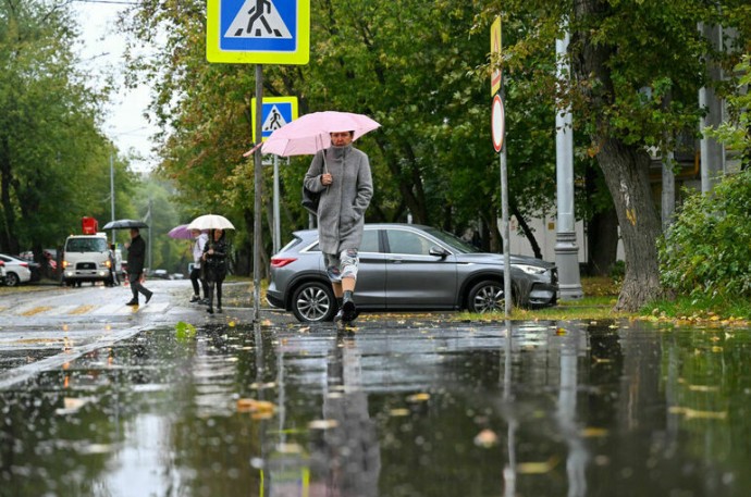 Москвичам спрогнозировали прохладную дождливую субботу и теплое воскресенье