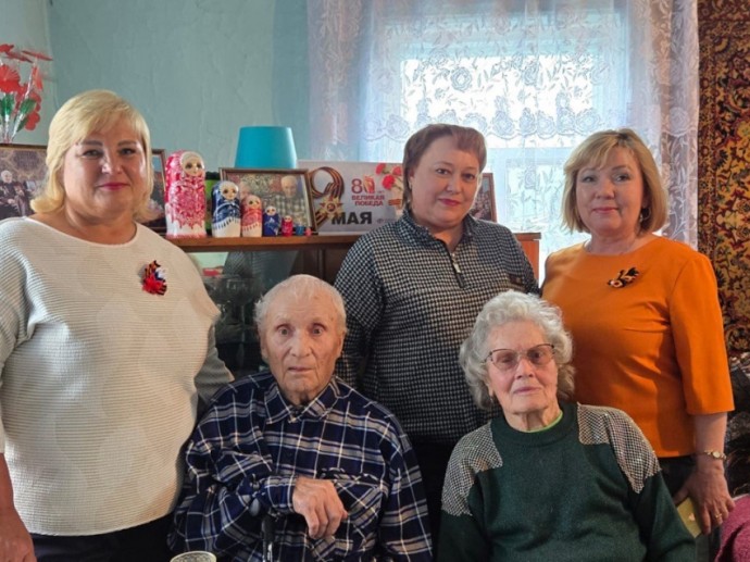 В Чите супругов поздравили с 75-летием совместной жизни