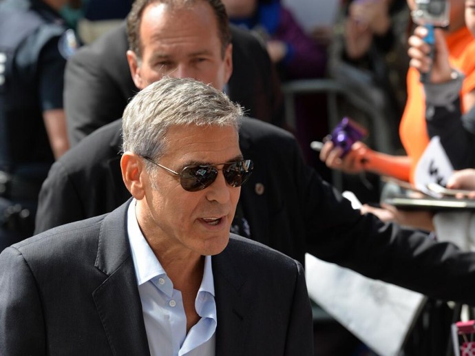 От Бэтмена до драмы: как Клуни и Сэндлер открыли друг в друге неожиданные грани таланта От Бэтмена до драмы: как Клуни и Сэндлер открыли друг в друге неожиданные грани таланта