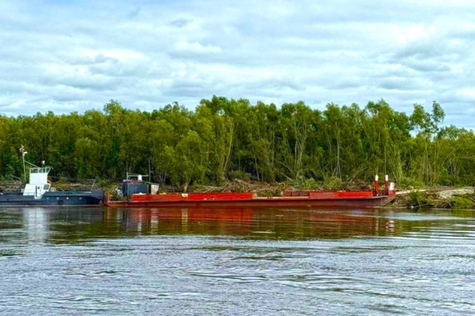 Паромную переправу запустили на стройке Ленского моста в Якутии Паромную переправу запустили на стройке Ленского моста в Якутии