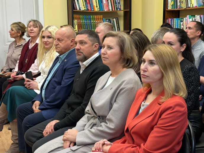 Библиотека в поселке Константиновском Ярославской области открылась после ремонта