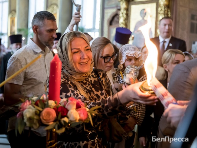 В Белгороде встретили Благодатный огонь