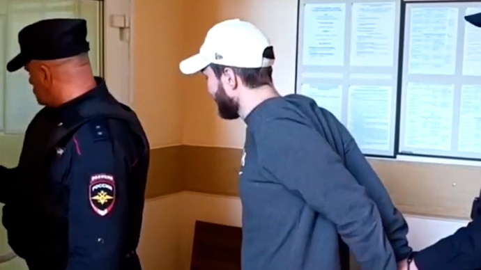 Поджигателя общежития в Сланцах арестовали на два месяца Поджигателя общежития в Сланцах арестовали на два месяца