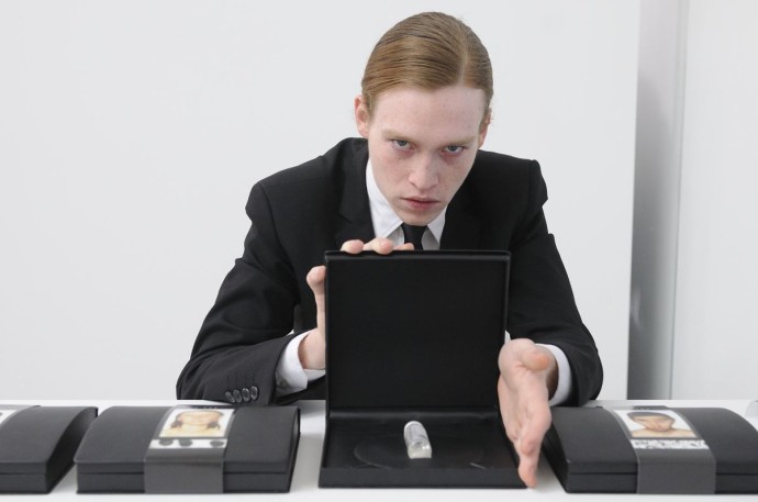 «Антивирус» — сатира на современность от сына «короля боди-хоррора»