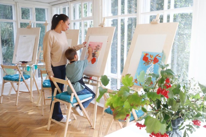 В новом детском центре в музее-заповеднике «Горки Ленинские» будут обучать основам робототехники и китайской каллиграфии В новом детском центре в музее-заповеднике «Горки Ленинские» будут обучать основам робототехники и китайской каллиграфии