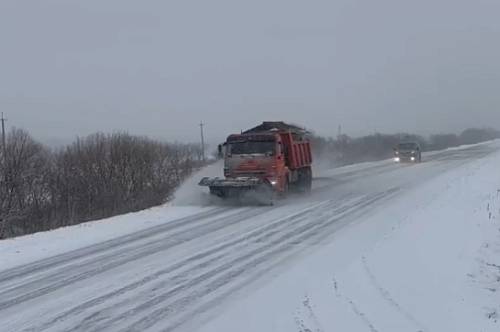 Из-за сильного снегопада амурских автомобилистов призывают отложить поездки
