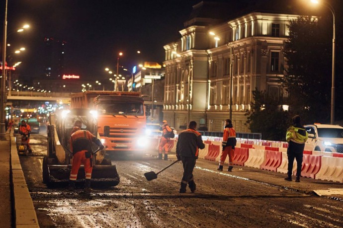 Около 500 тыс. кв. м асфальта обновили на Садовом кольце Около 500 тыс. кв. м асфальта обновили на Садовом кольце